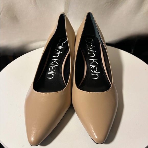 Calvin Klein Nita Pump, NWT--(62% OFF) - Picture 2 of 6